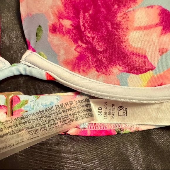 Victoria Secret bombshell bikini - Picture 2 of 4